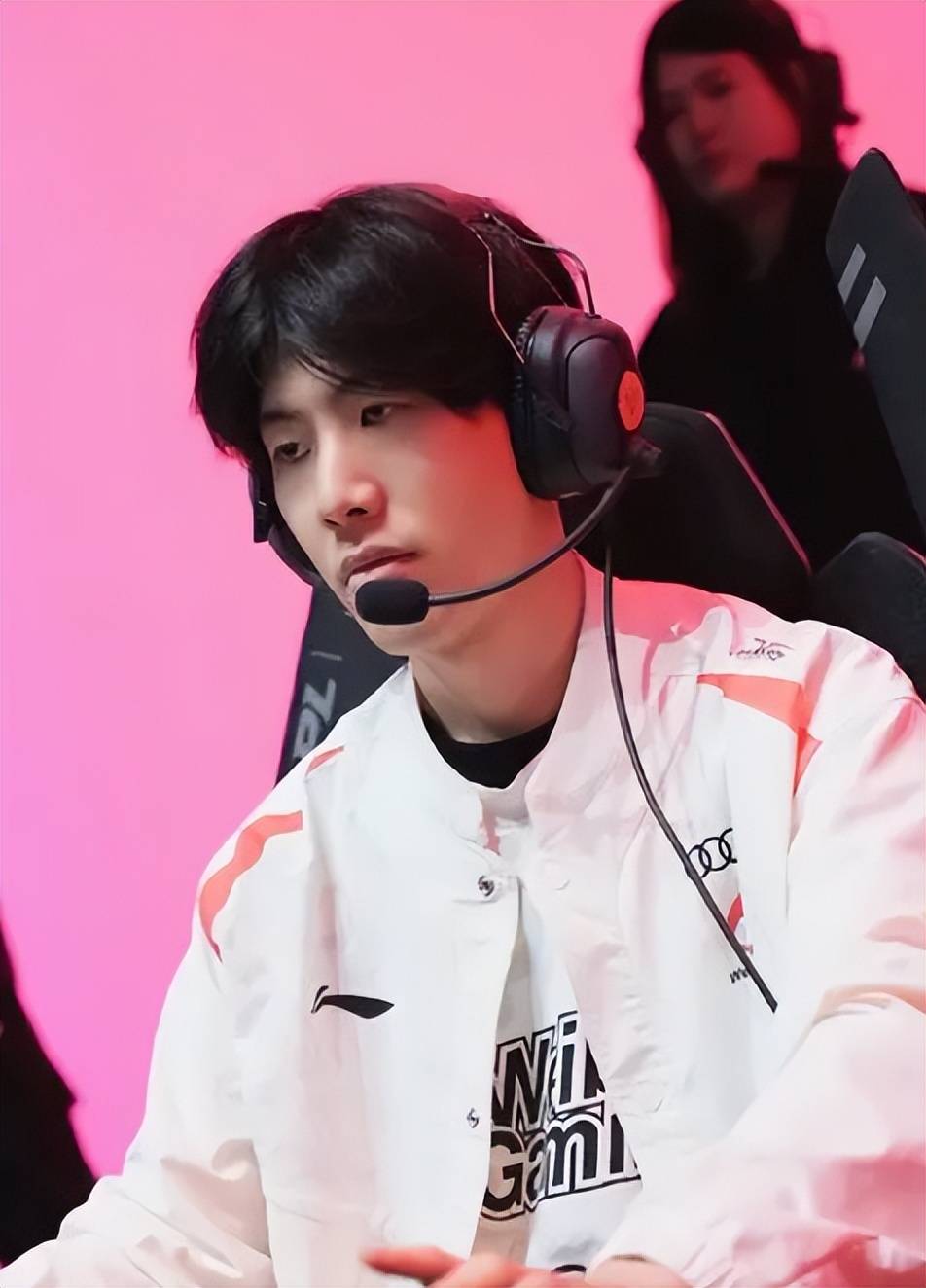 季后赛中脱 季后赛中脱