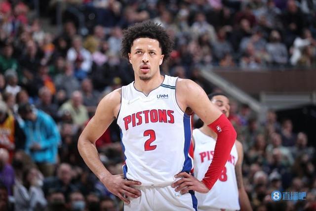 边后卫内收 边后卫内收